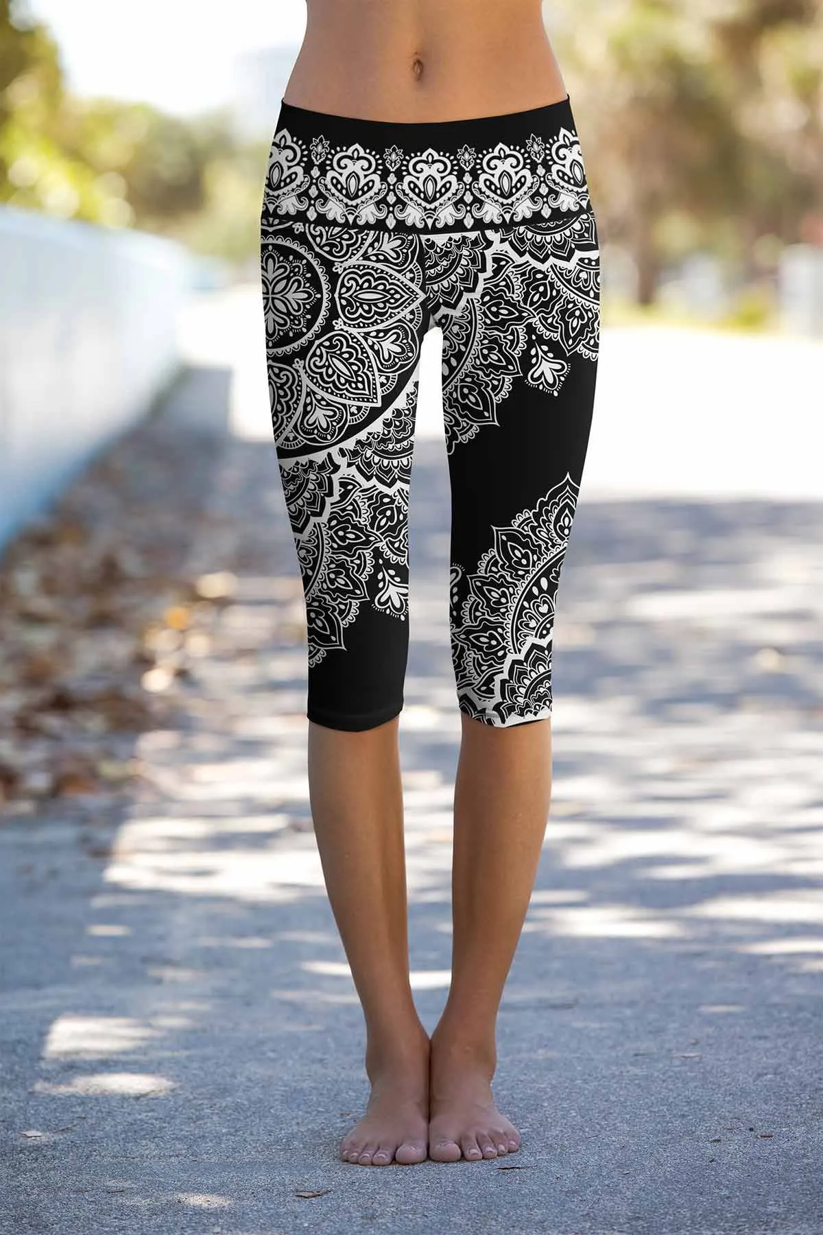 Black Nirvana Ellie White Boho Performance Yoga Capri Leggings - Women