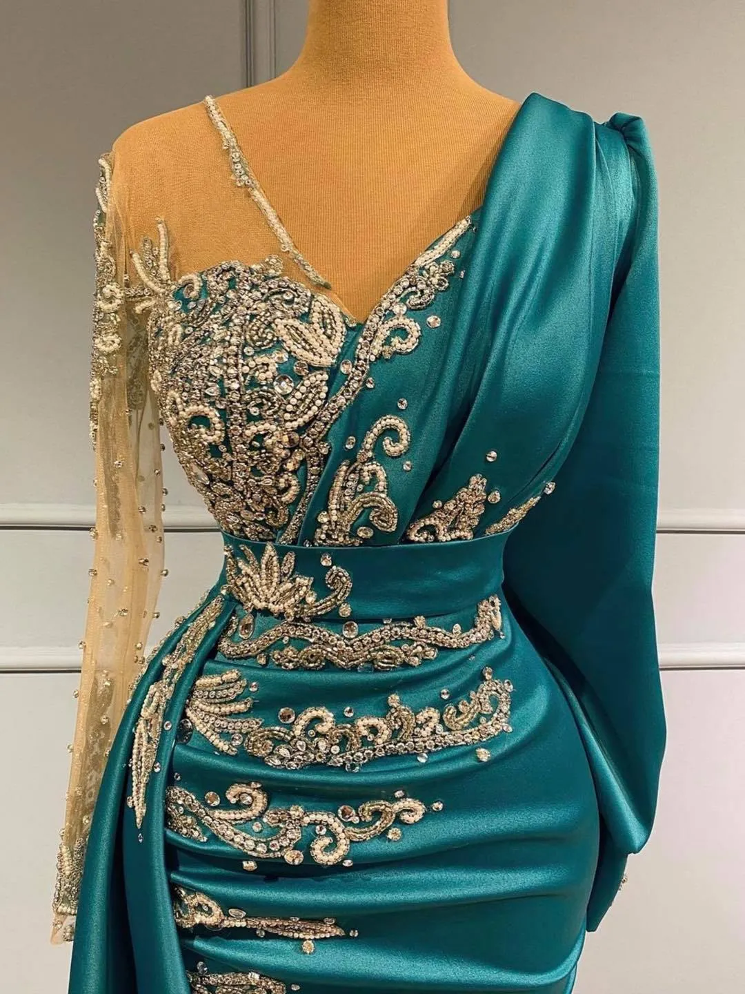 Elegant floor-length evening dress prom dresses with sleeves
